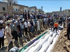 Image de l'inhumation des cadavres de Houla prsents comme ceux d'al-Koubeir
